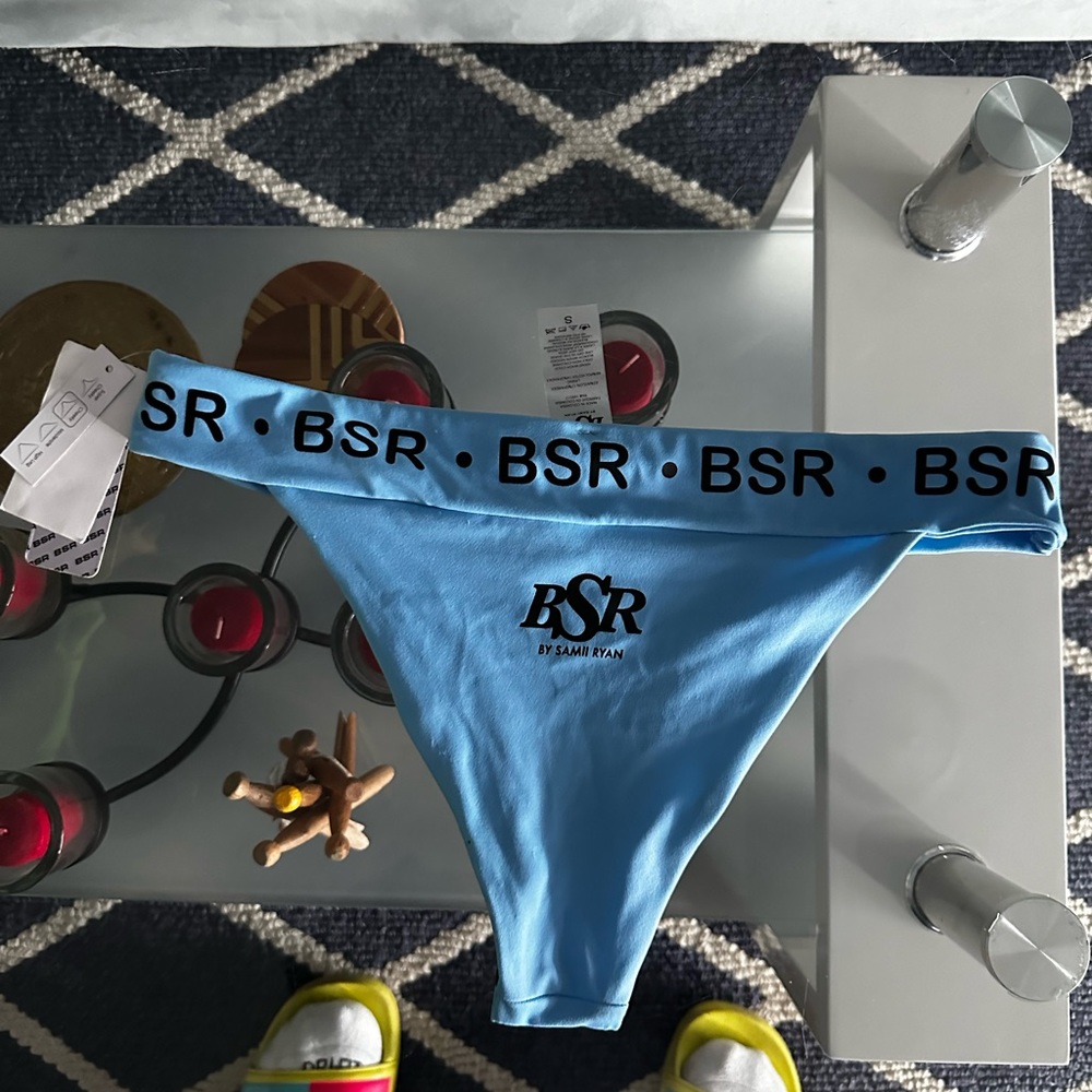 Bikini ๐ - Picture 14 of 15